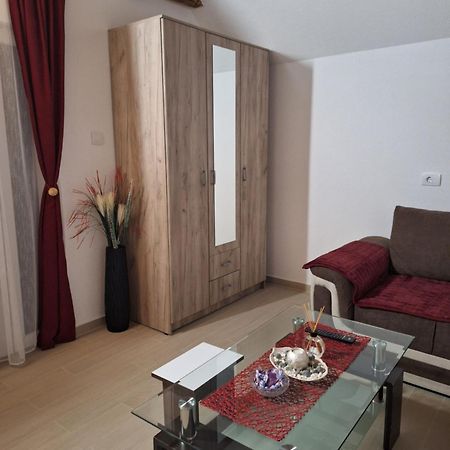 פלוזינה Apartmani Lena מראה חיצוני תמונה