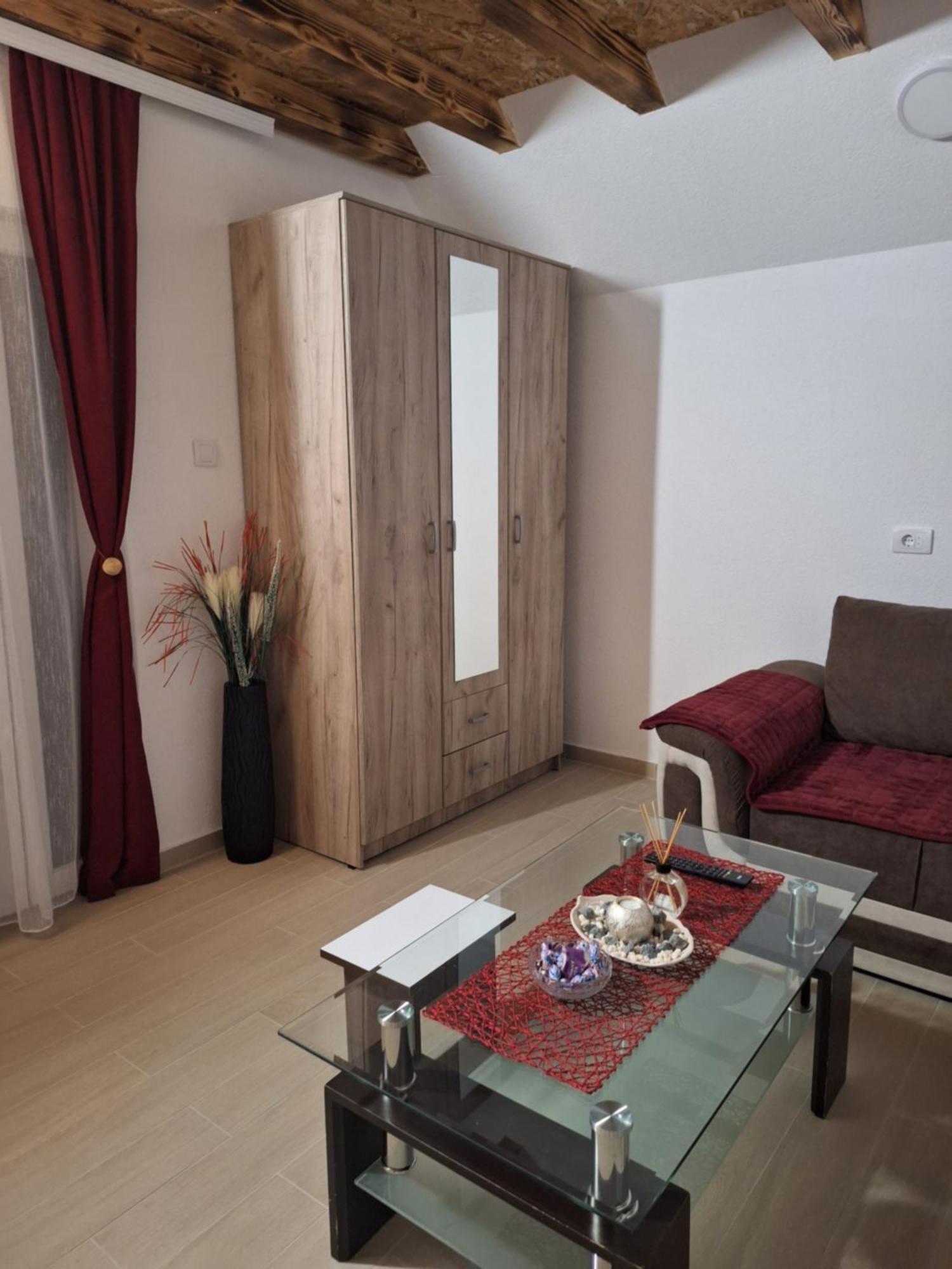 פלוזינה Apartmani Lena מראה חיצוני תמונה