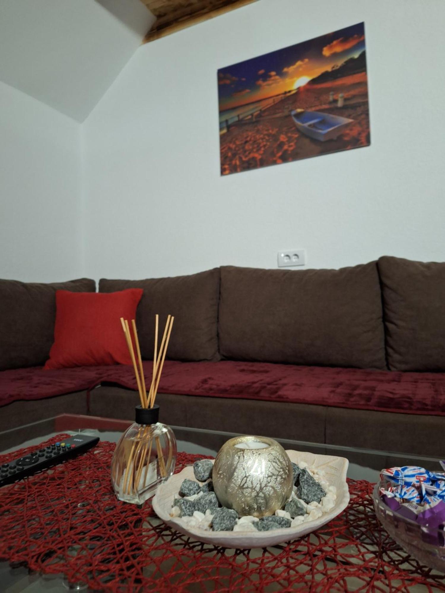 פלוזינה Apartmani Lena מראה חיצוני תמונה
