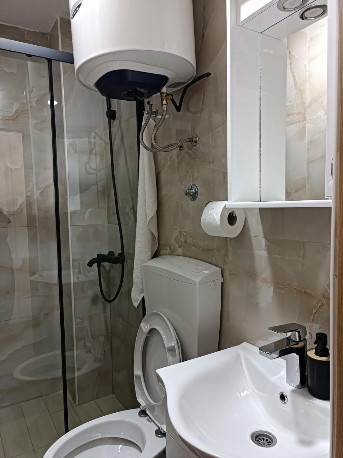 פלוזינה Apartmani Lena מראה חיצוני תמונה