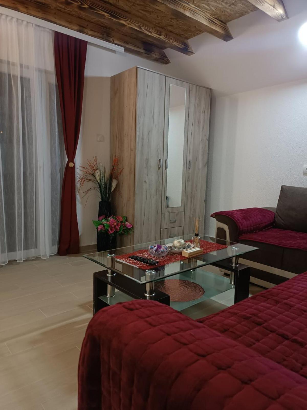 פלוזינה Apartmani Lena מראה חיצוני תמונה