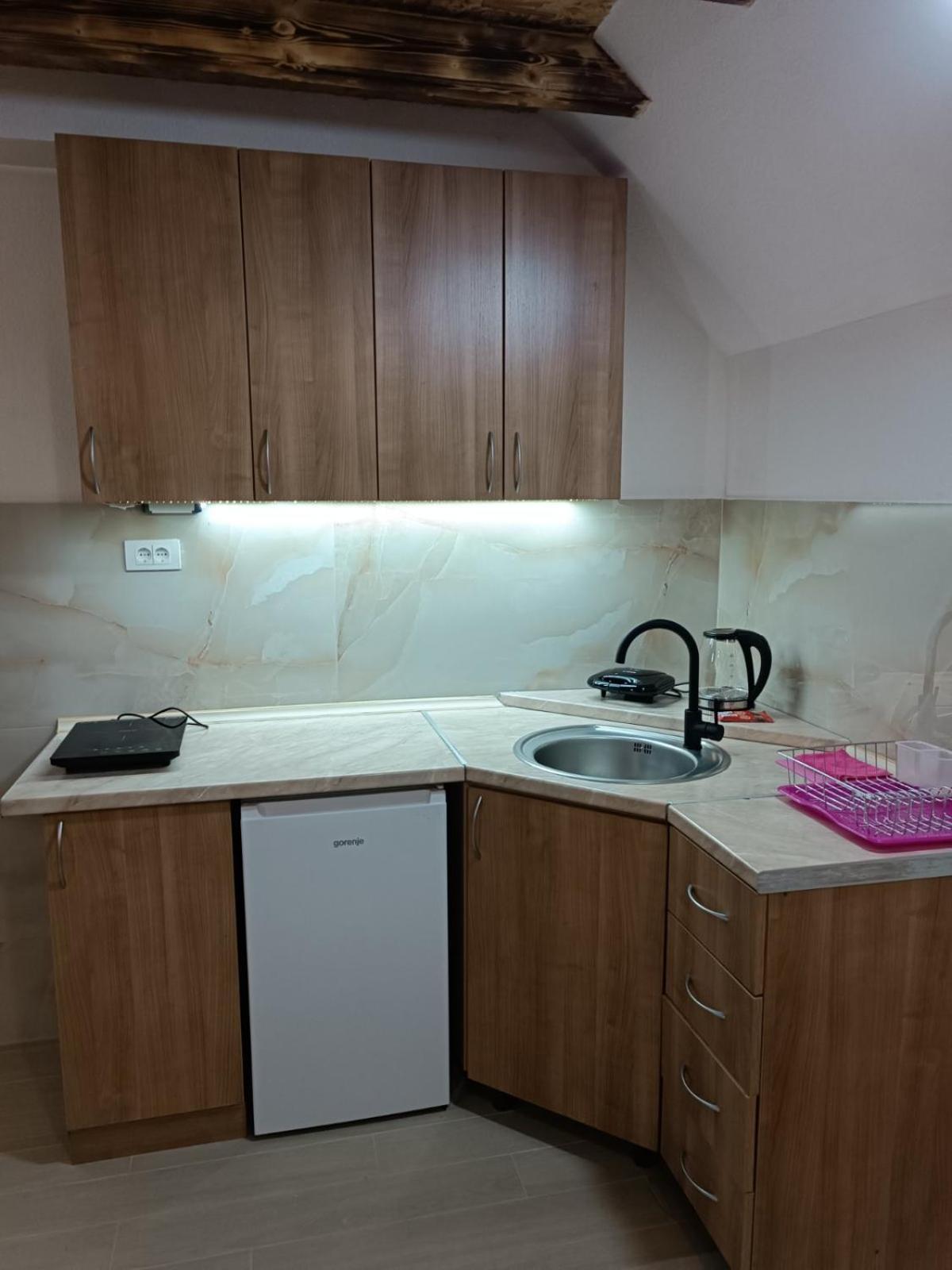 פלוזינה Apartmani Lena מראה חיצוני תמונה