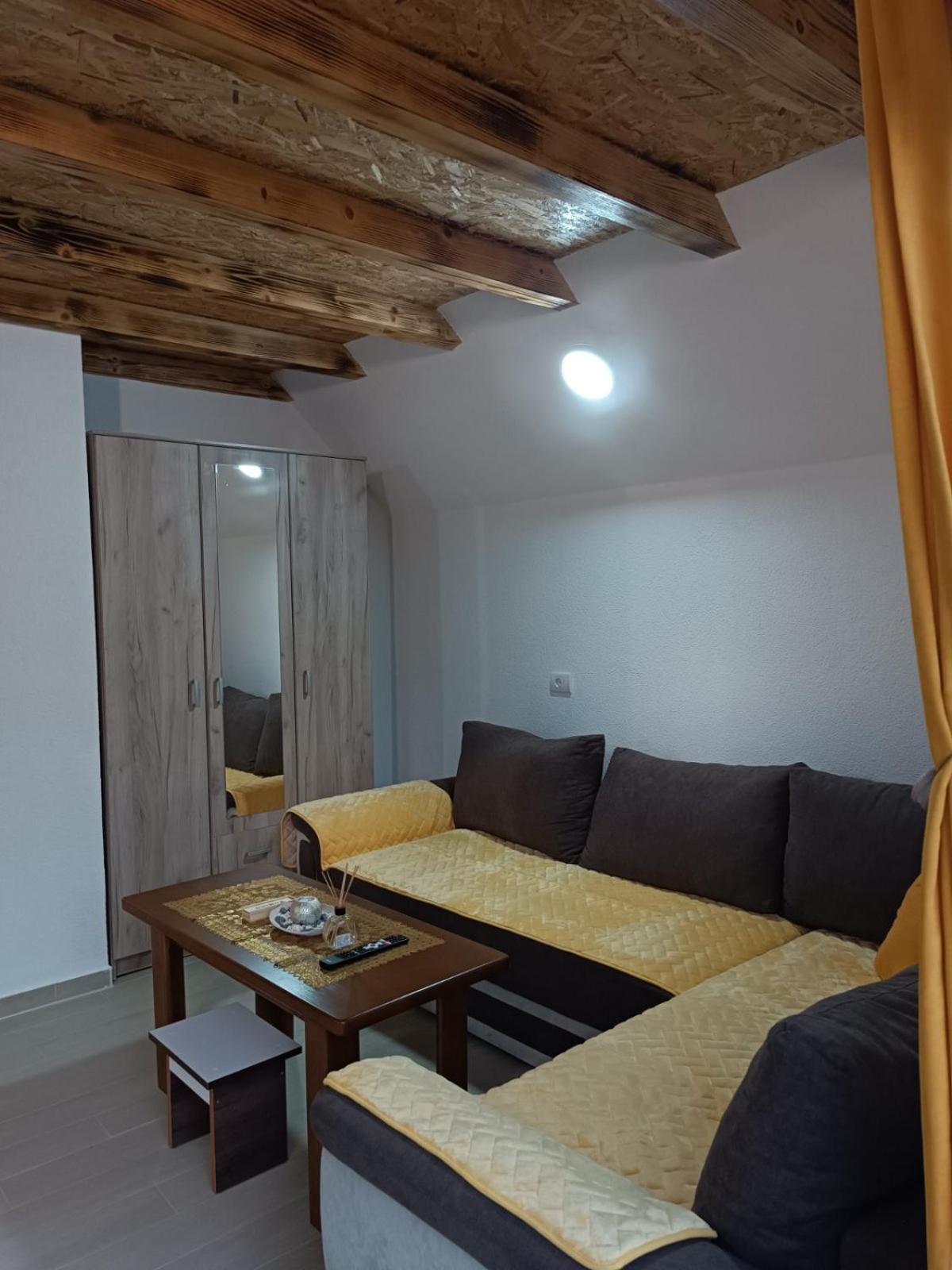 פלוזינה Apartmani Lena מראה חיצוני תמונה