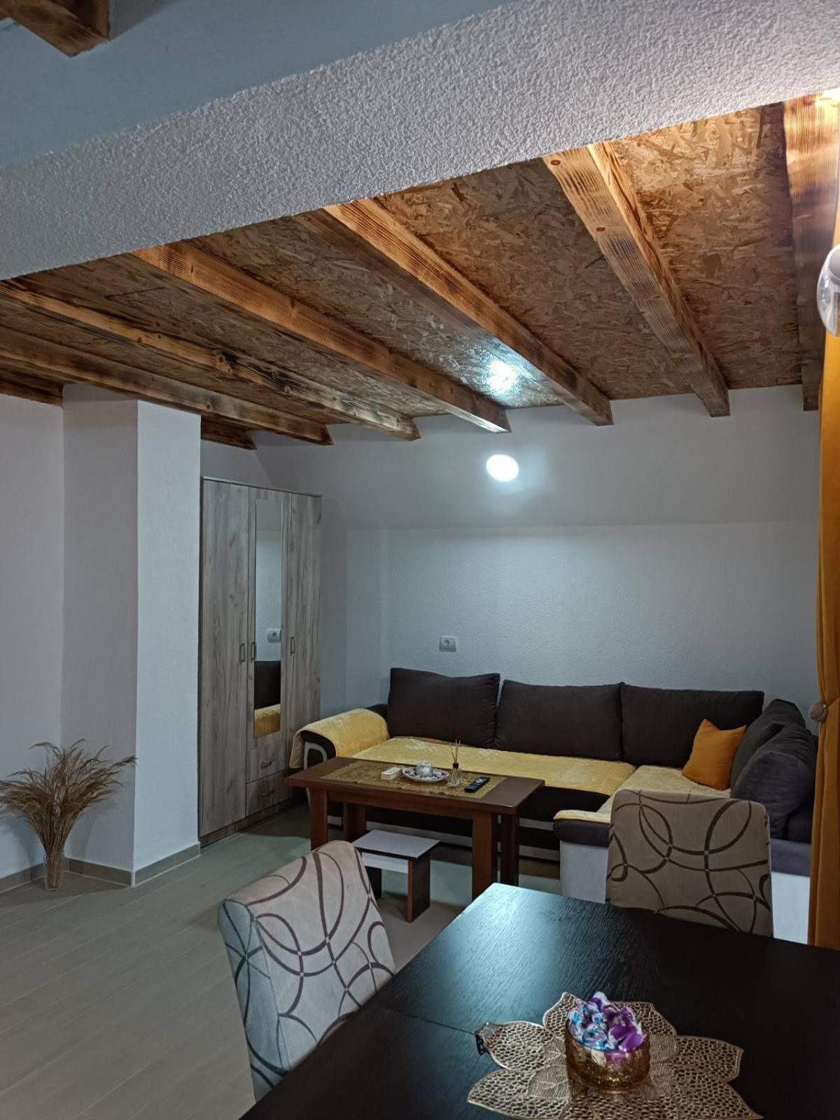 פלוזינה Apartmani Lena מראה חיצוני תמונה