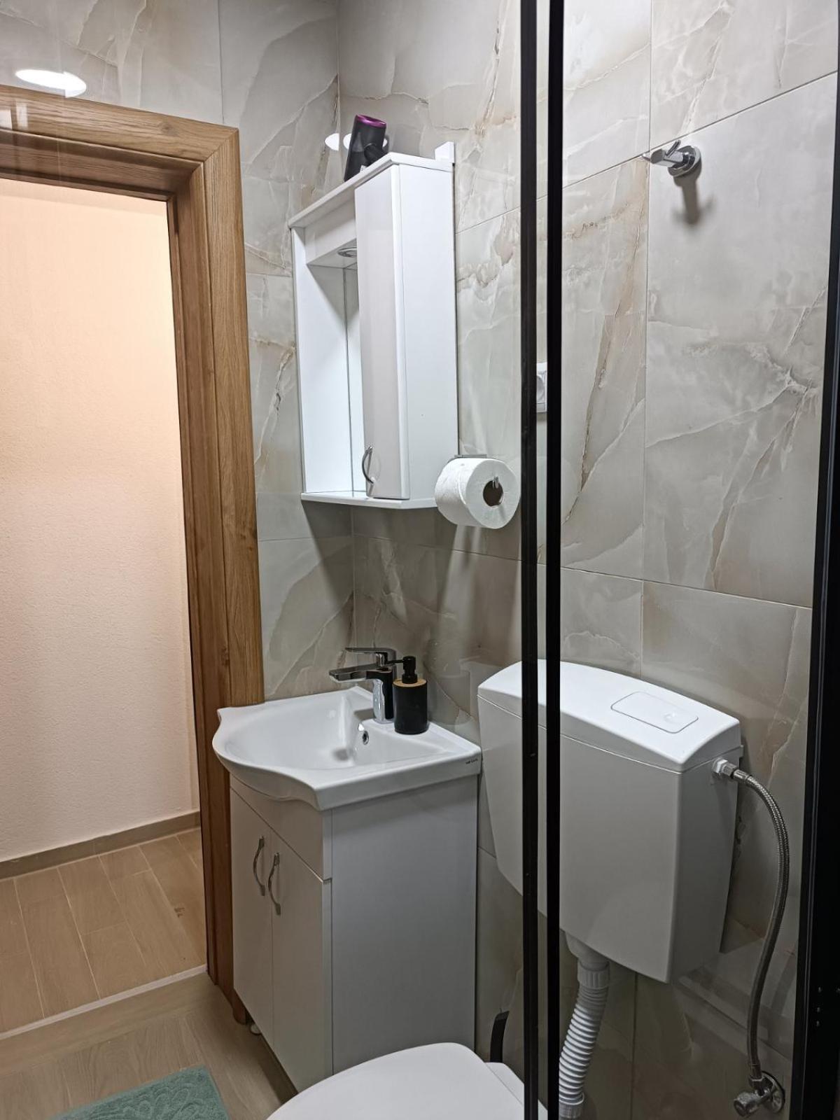 פלוזינה Apartmani Lena מראה חיצוני תמונה