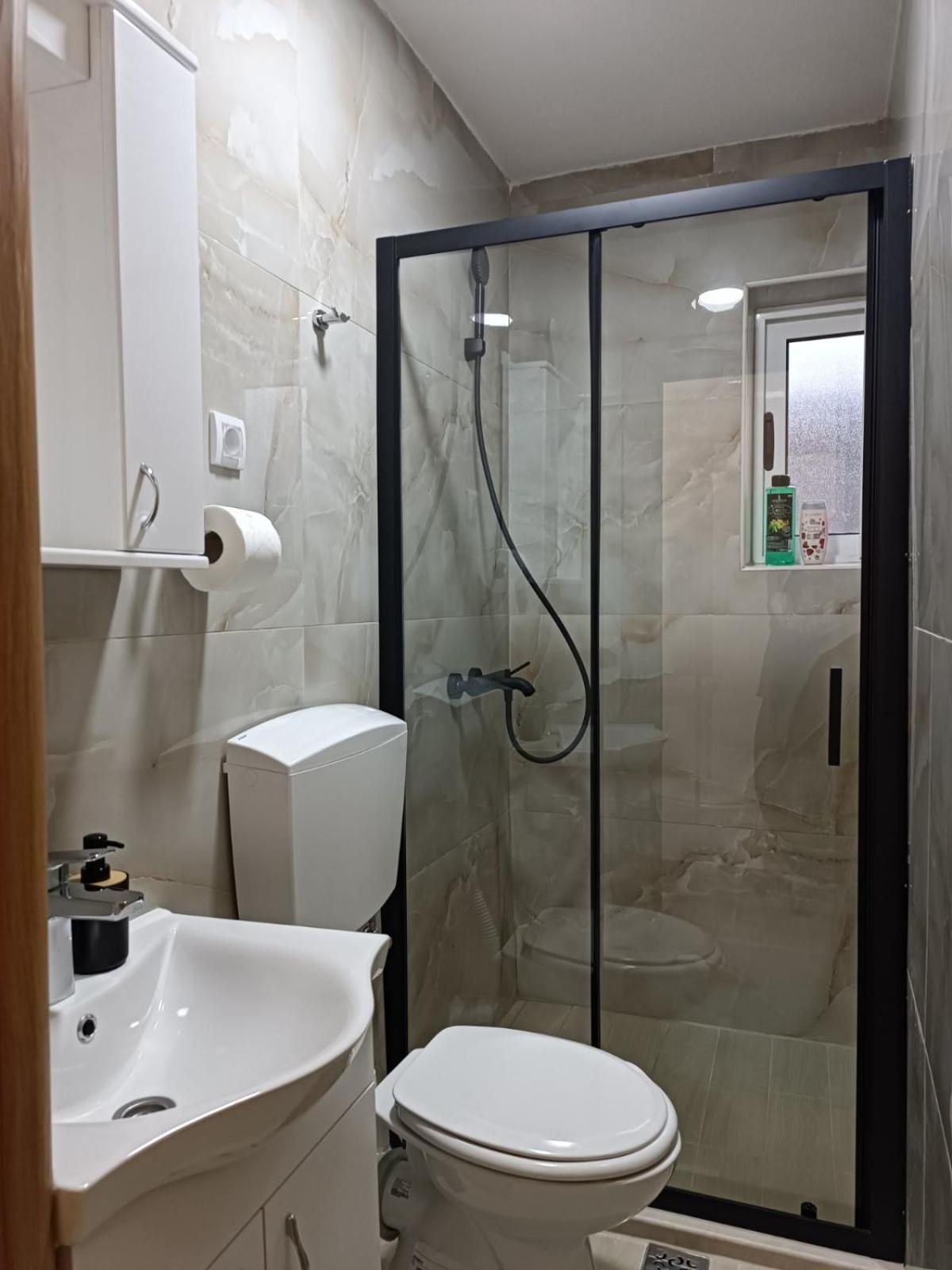 פלוזינה Apartmani Lena מראה חיצוני תמונה